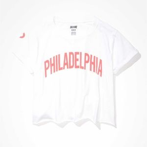 Tailgate Philadelphia Phillies Cropped Roll Sleeve T-Shirt